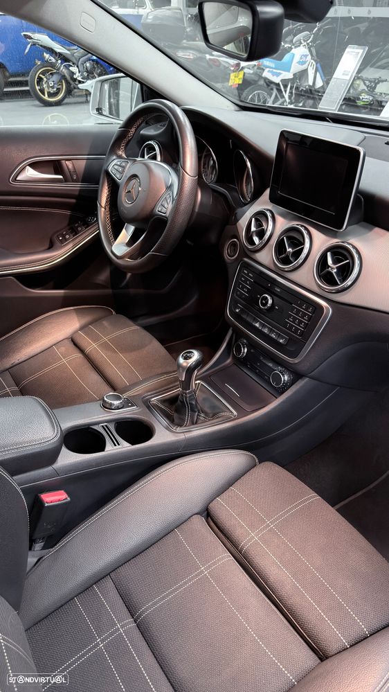 Mercedes-Benz GLA 200 AMG Line - 16