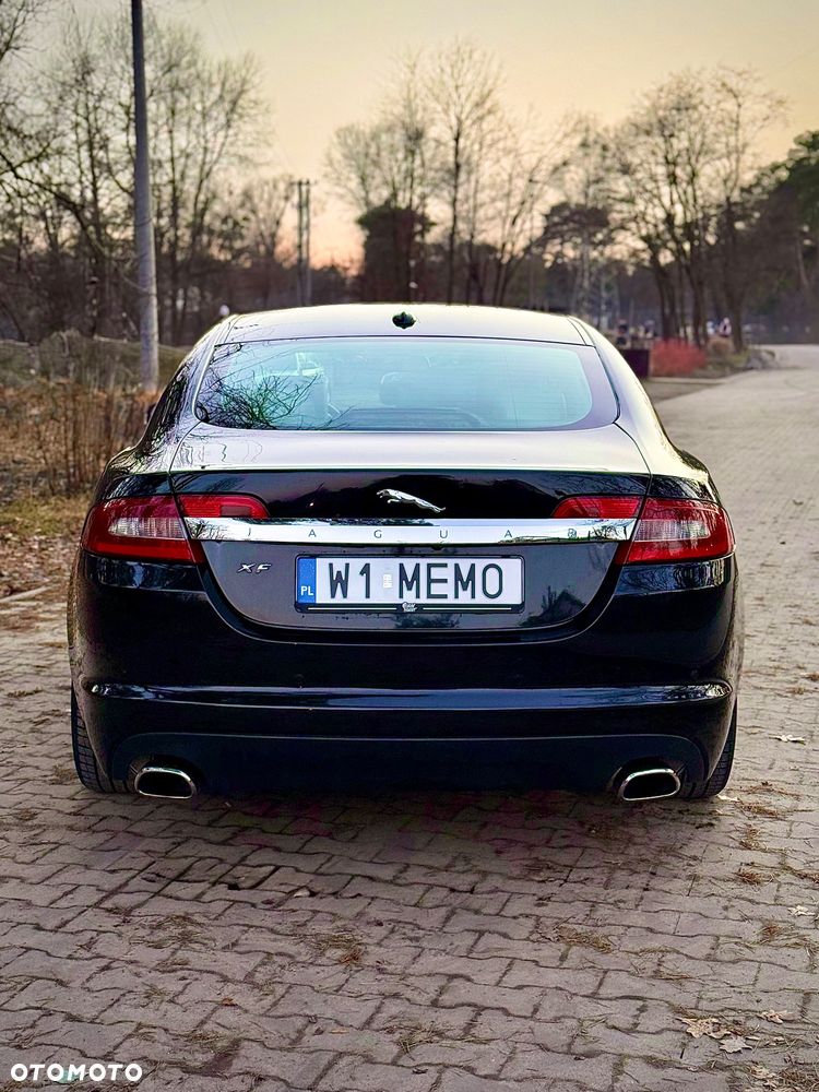 Jaguar XF 2.7 V6 D Luxury - 4