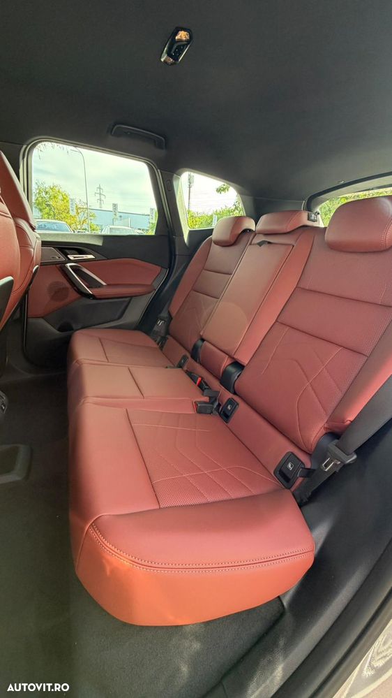 BMW iX1 eDrive20 M Sportpaket - 14