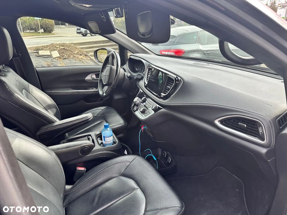 Chrysler Pacifica - 6