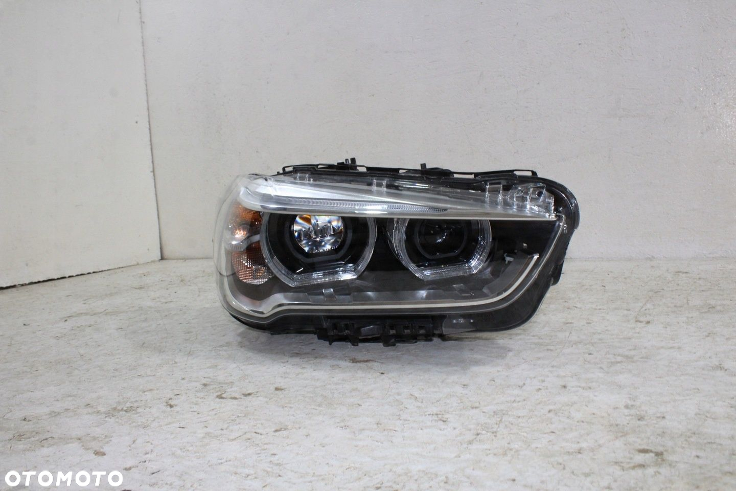 BMW x1 F48 lampa prawa przód Full Led 7472220 - 3