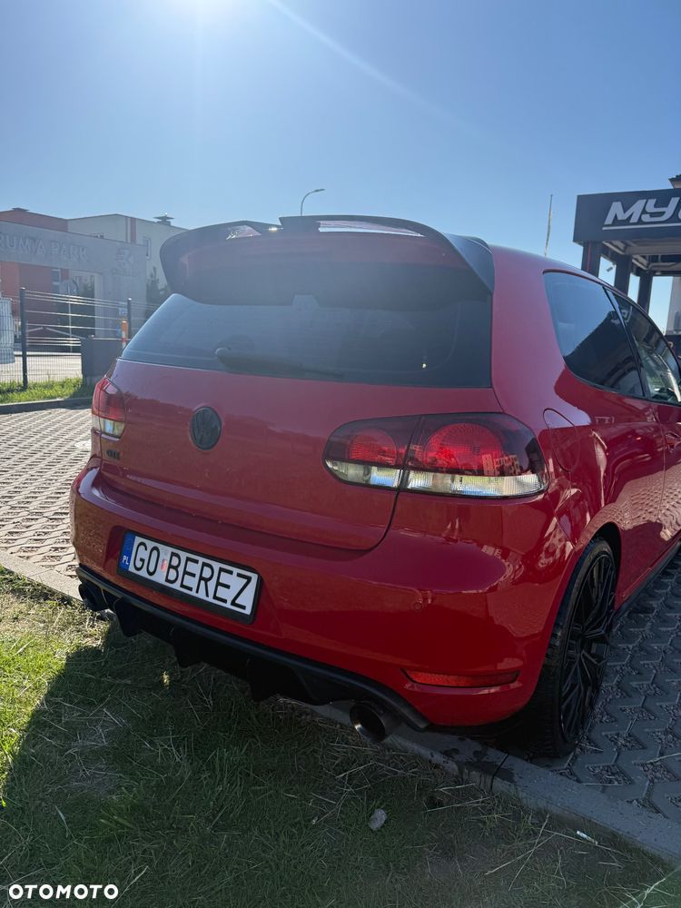 Volkswagen Golf - 6