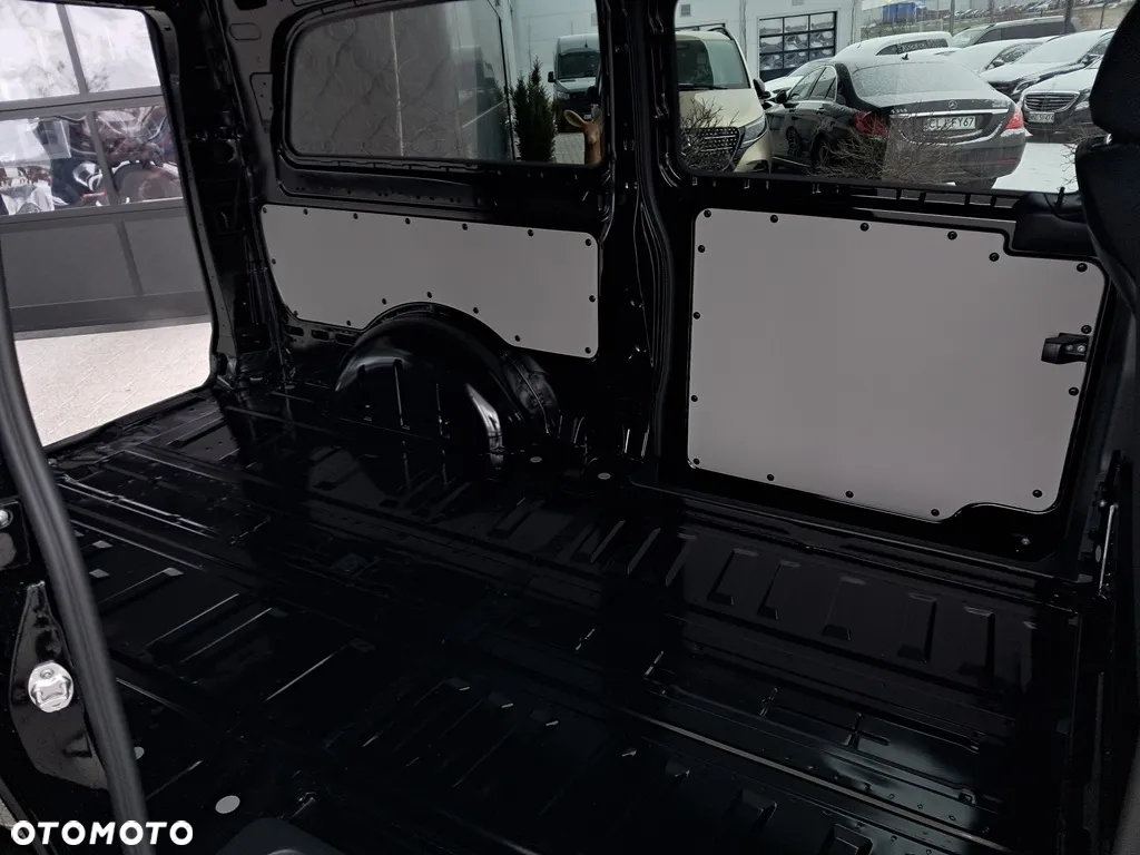 Mercedes-Benz Vito pod karawan - 23