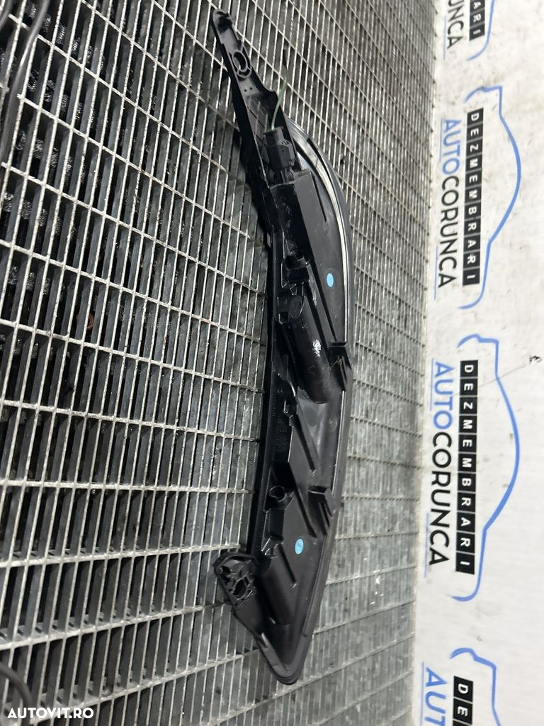 Far Dreapta Citroen C4 Cactus 2014 - 2017 SUV 4 Usi (1203) Fara xenon - 2