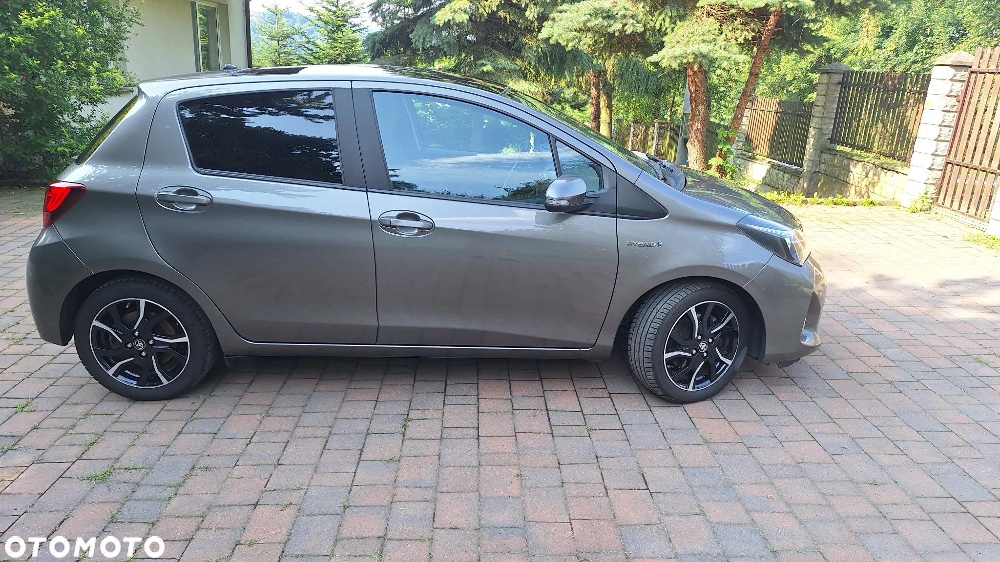 Toyota Yaris Hybrid 100 Premium - 5