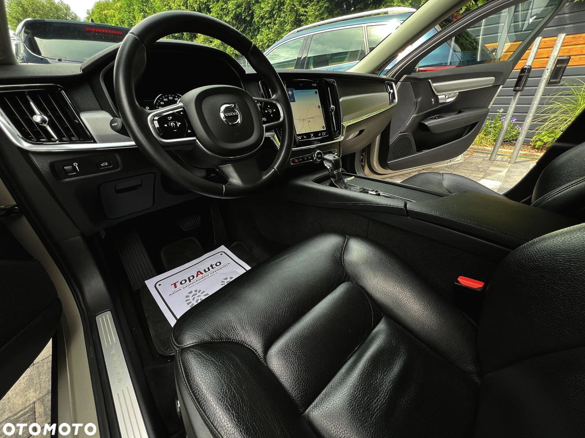 Volvo V90 D4 Momentum Pro - 23