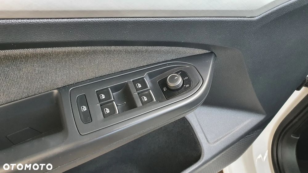 Volkswagen Golf - 10