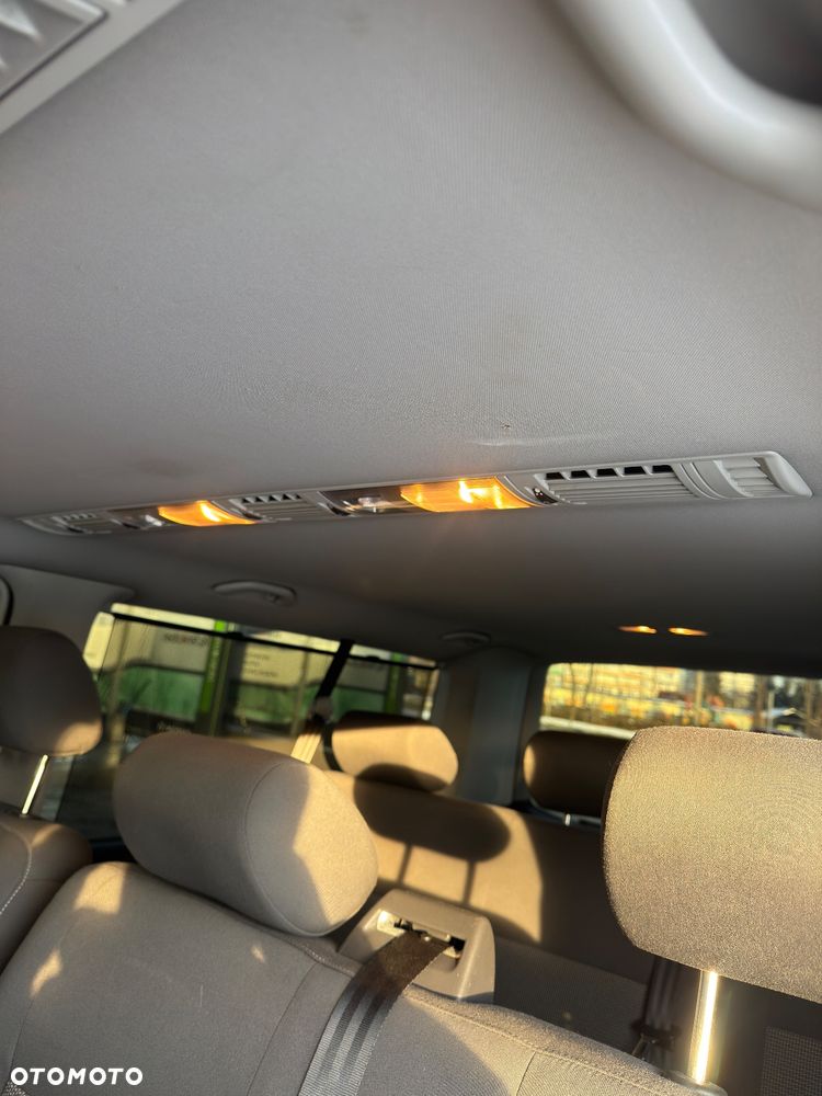 Volkswagen Caravelle - 11