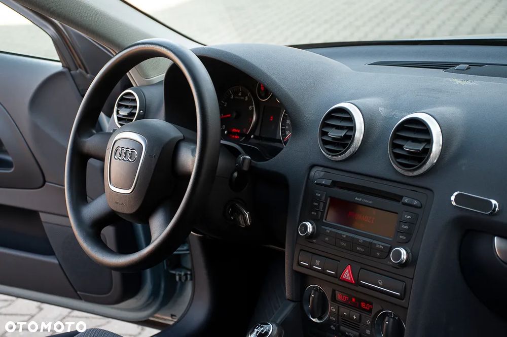Audi A3 3-drzwiowe 1.6 Ambiente - 25