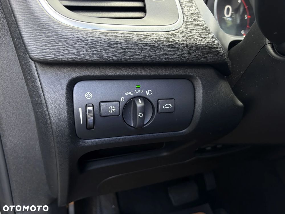 Volvo V40 D4 Geartronic Momentum - 33