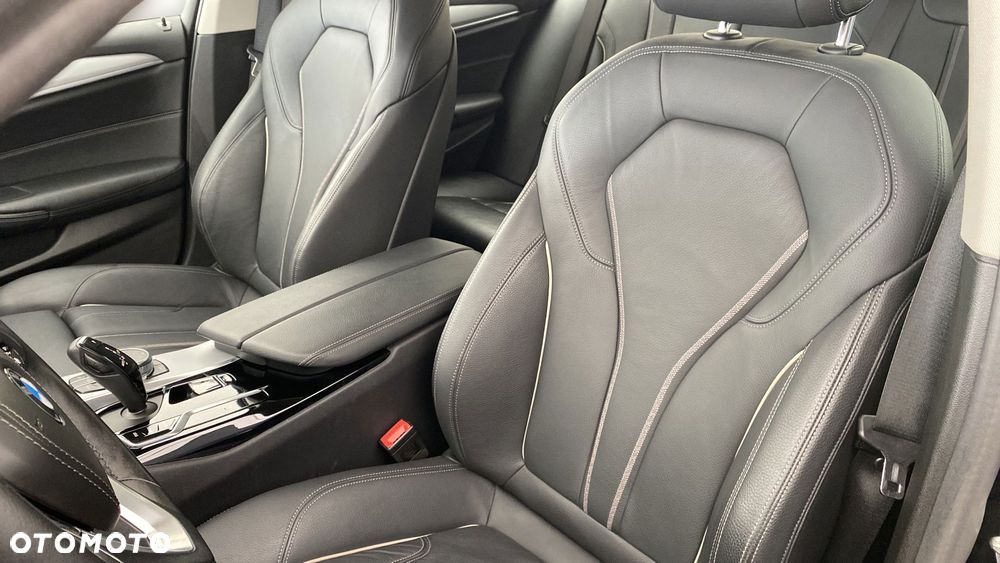 BMW Seria 5 520d xDrive MHEV - 11