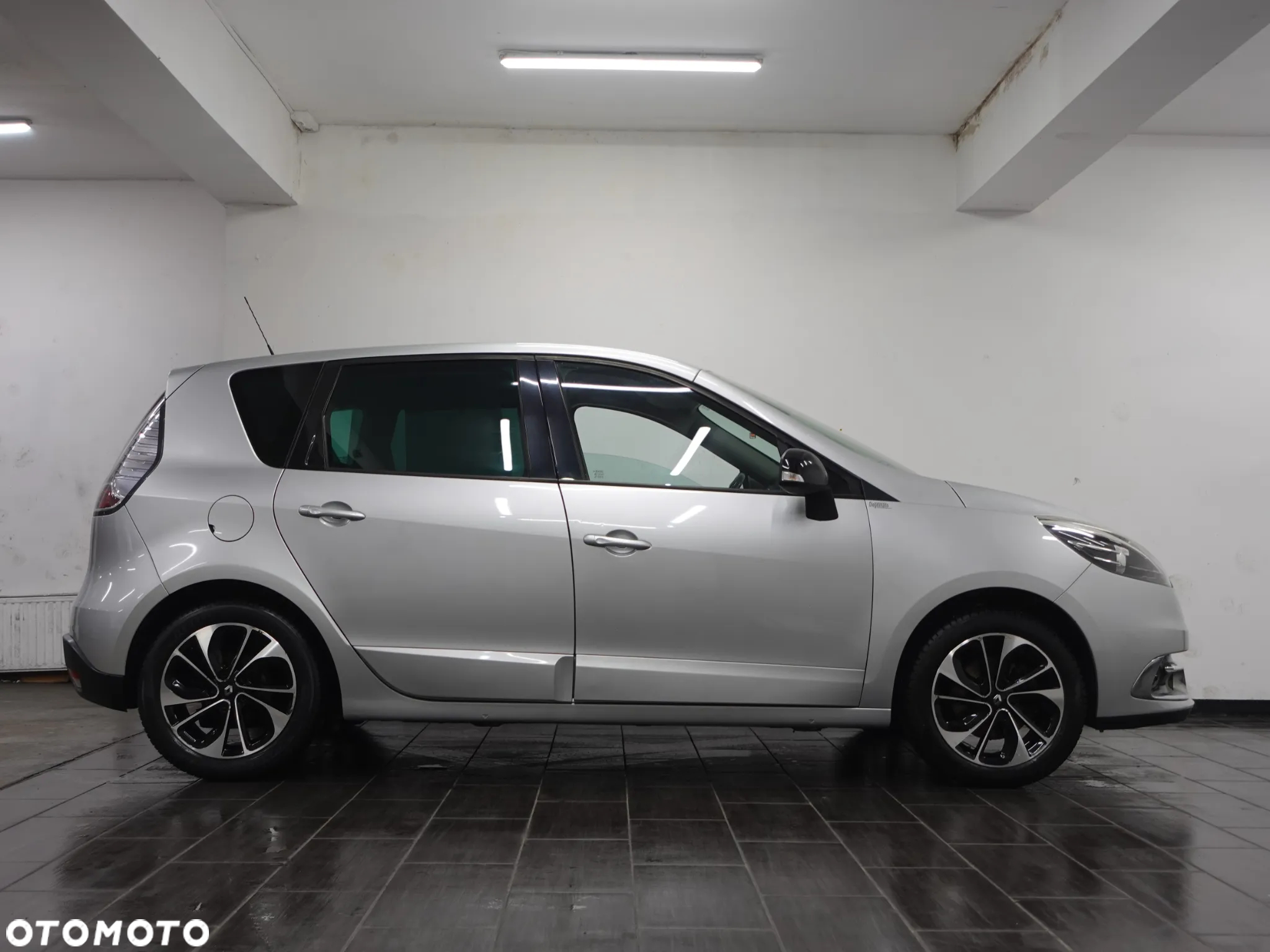 Renault Scenic ENERGY TCe 115 Bose Edition - 11
