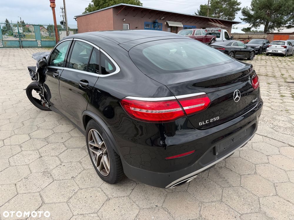 Mercedes-Benz GLC 250 4Matic 9G-TRONIC AMG Line - 5