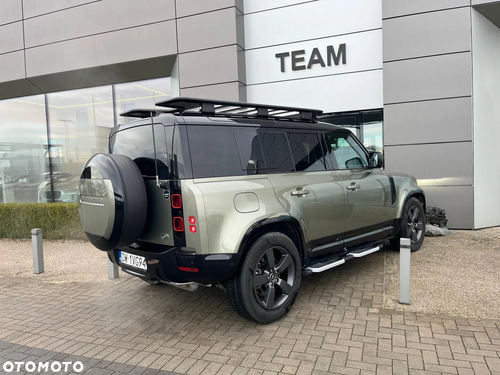 Land Rover Defender - 4