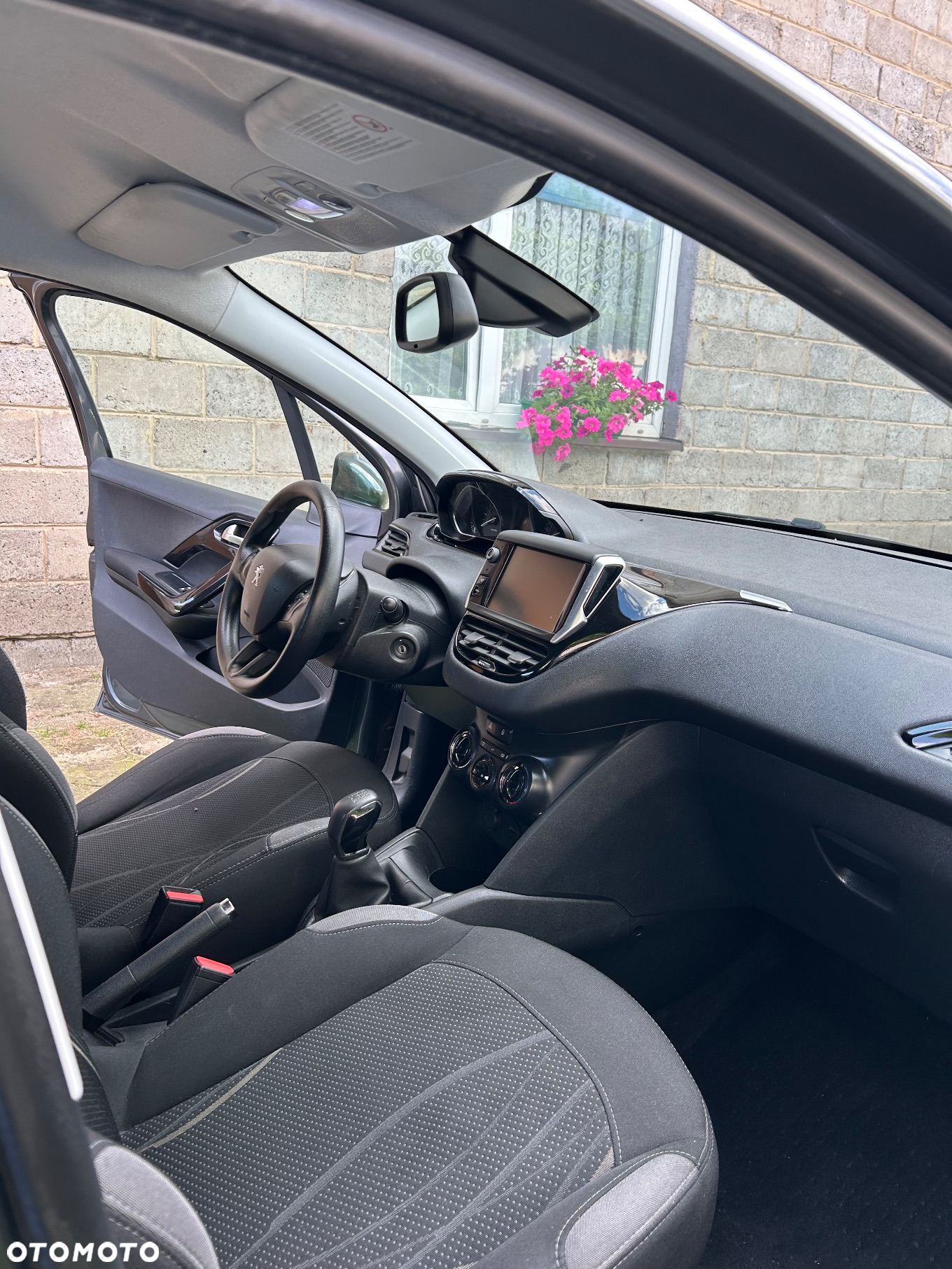 Peugeot 208 - 12