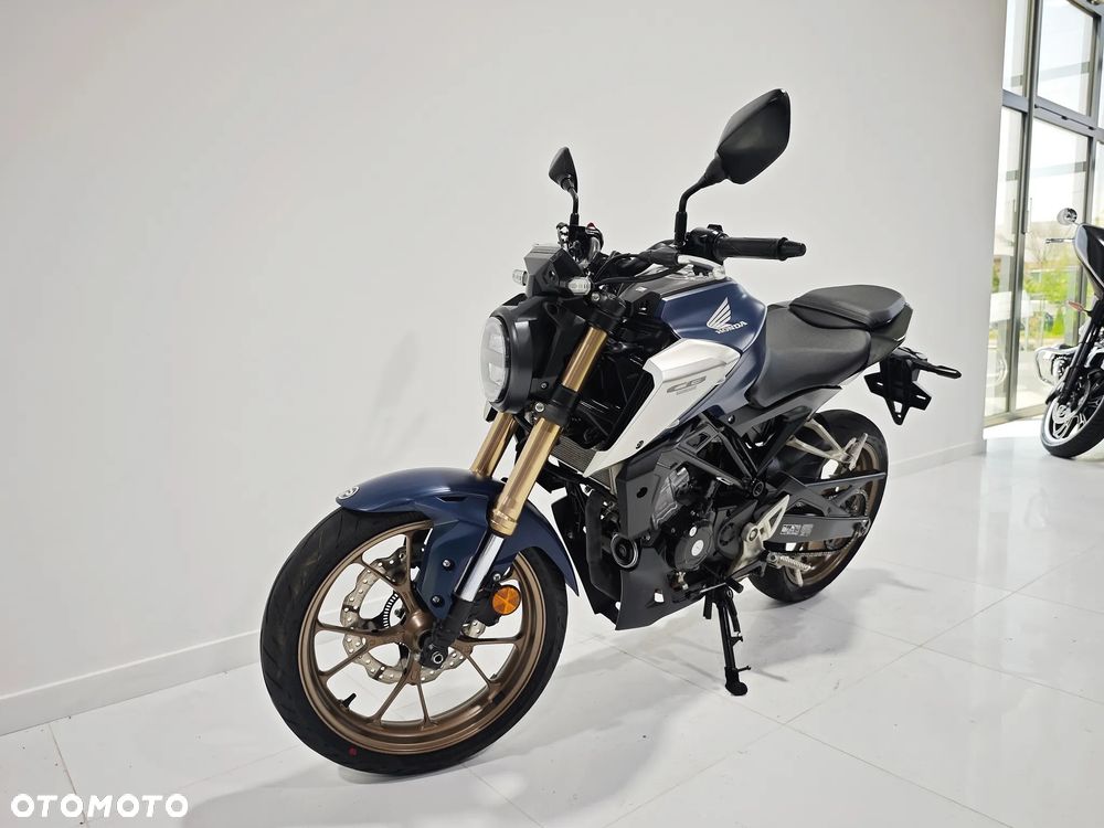 Honda CB - 12
