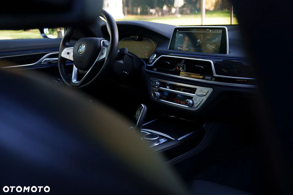 BMW Seria 7 730d mHEV - 21