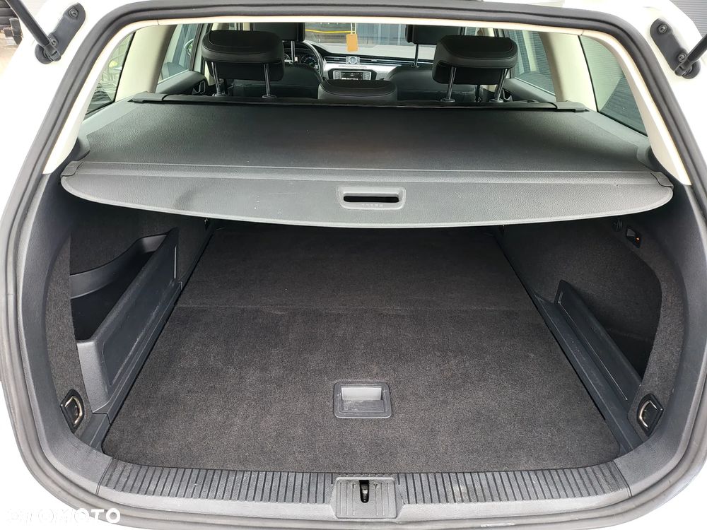 Volkswagen Passat Variant 2.0 TDI SCR 4Motion DSG Highline - 23