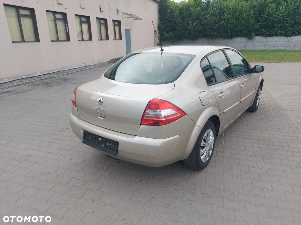 Renault Megane 1.6 16V Confort Privilege - 2