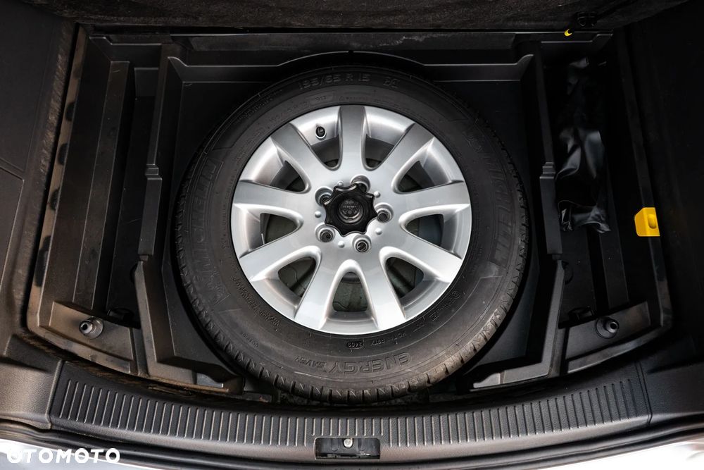 Volkswagen Touran 1.9 TDI DPF Conceptline - 19