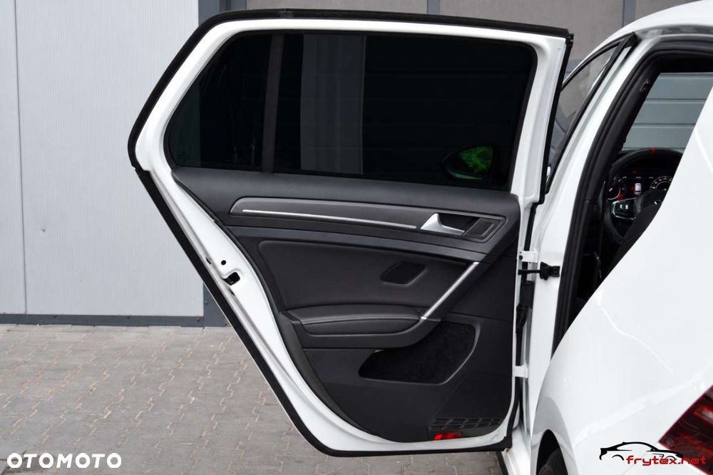 Volkswagen Golf - 23