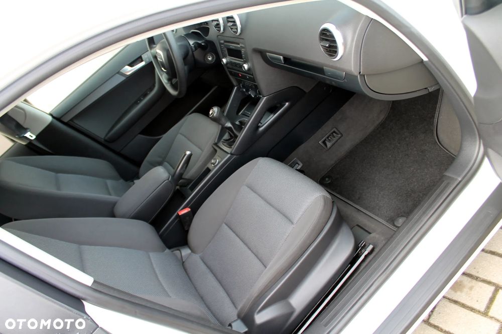 Audi A3 Sportback 1.6 Ambiente - 12