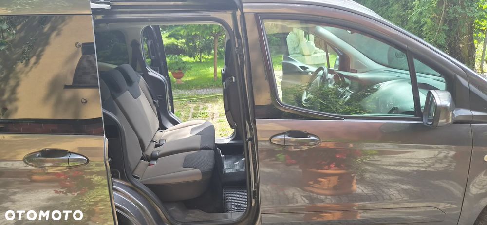Ford Tourneo Courier - 13