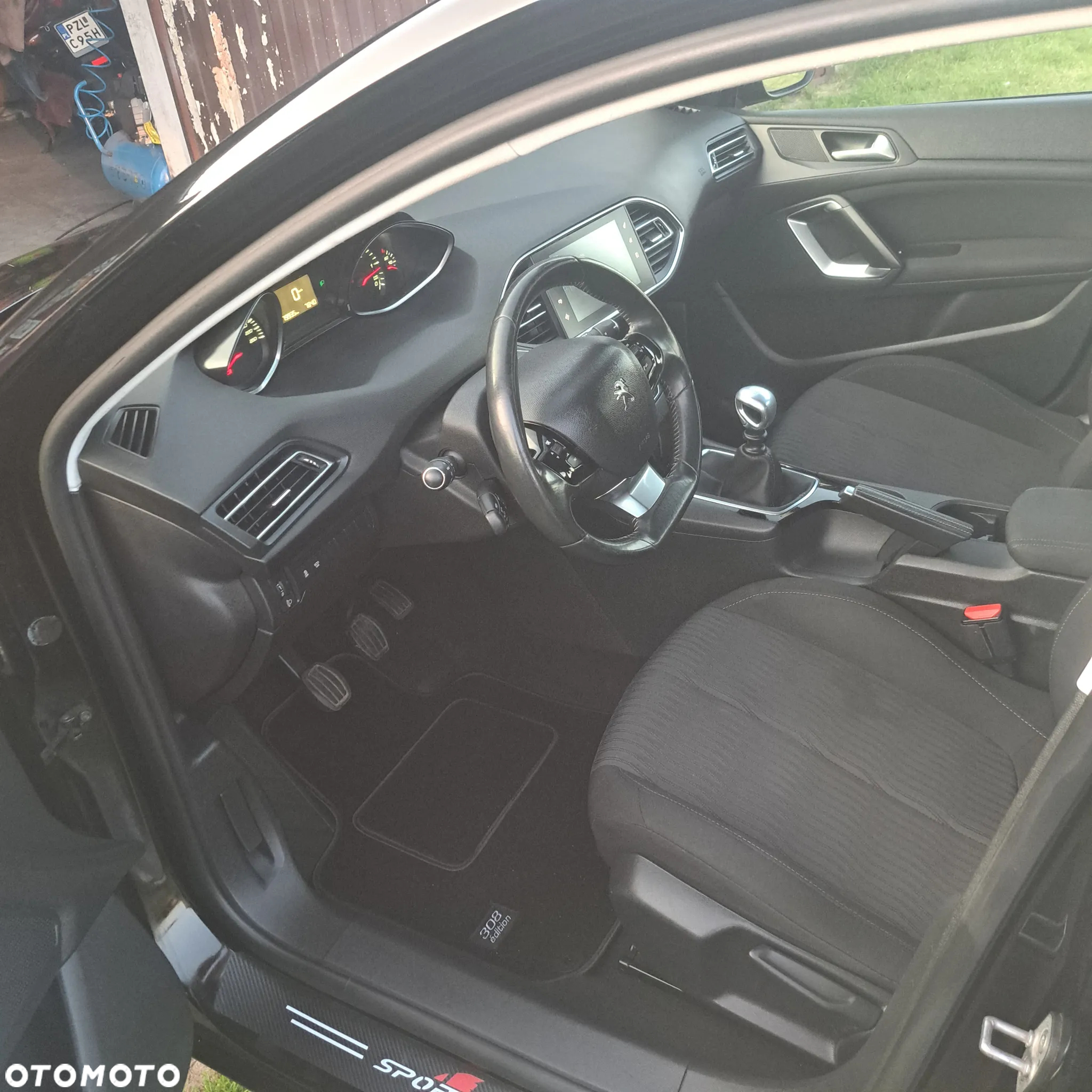 Peugeot 308 - 8