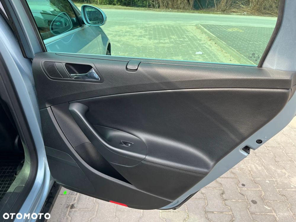 Volkswagen Passat 2.0 TDI DSG Highline - 18
