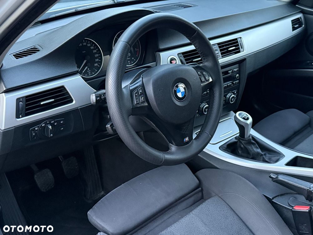 BMW Seria 3 318d DPF Edition Sport - 13