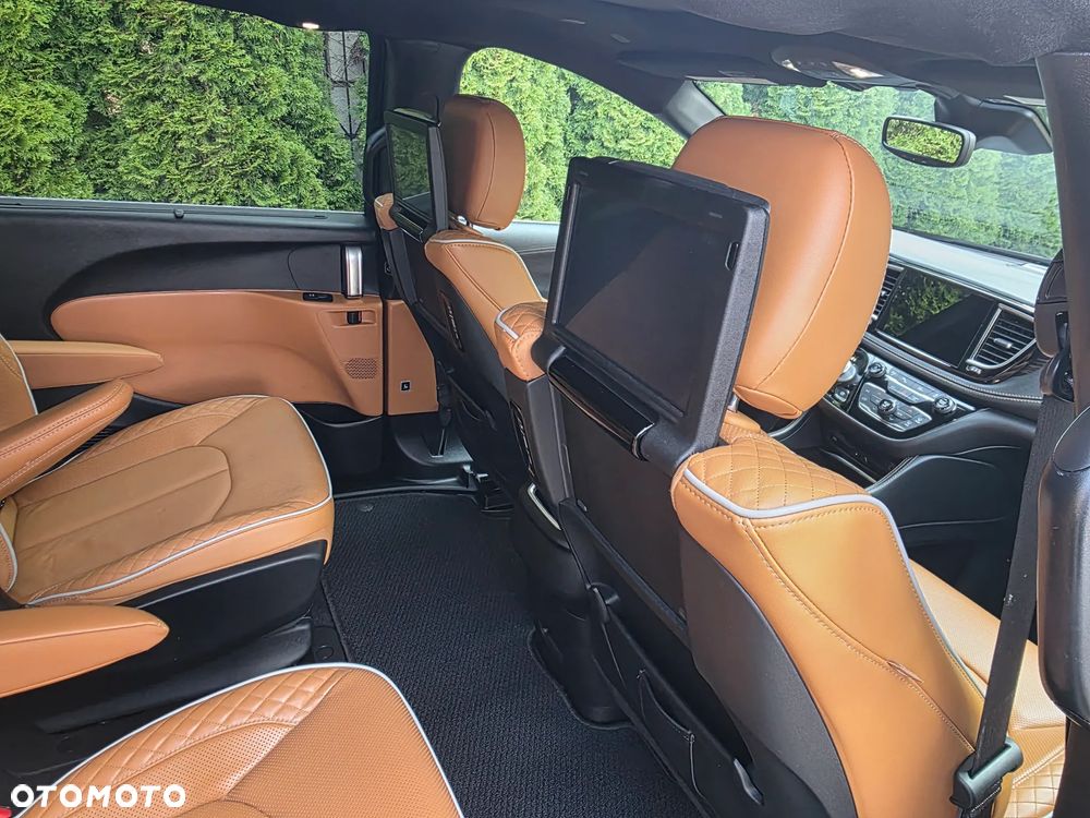 Chrysler Pacifica - 18