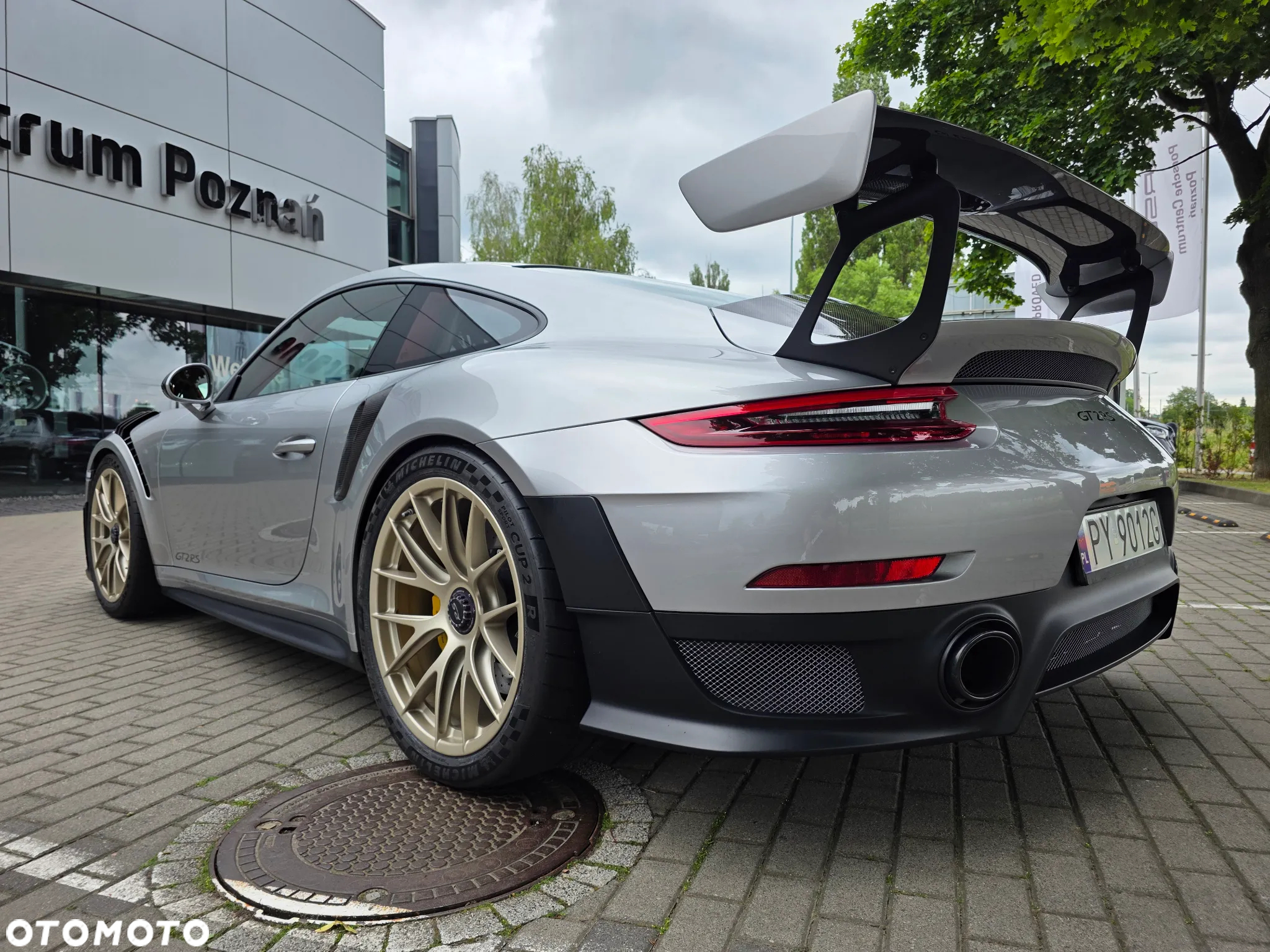 Porsche 911 GT2 RS - 18