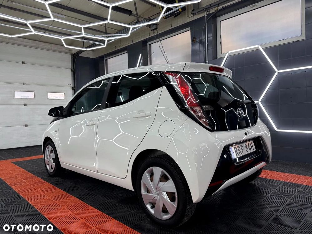 Toyota Aygo x-play touch - 9