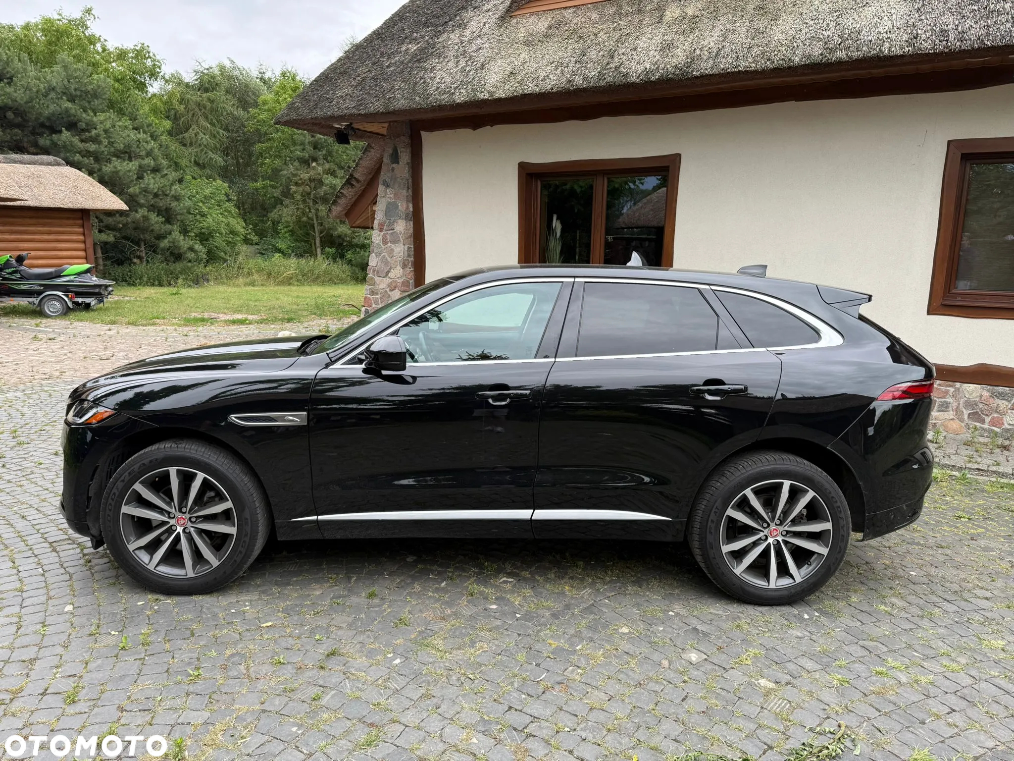Jaguar F-Pace P250 AWD R-Dynamic Black - 2