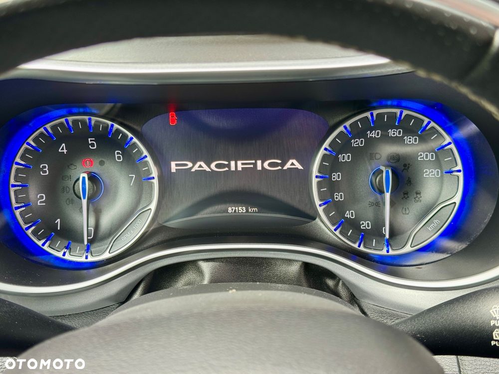 Chrysler Pacifica - 36