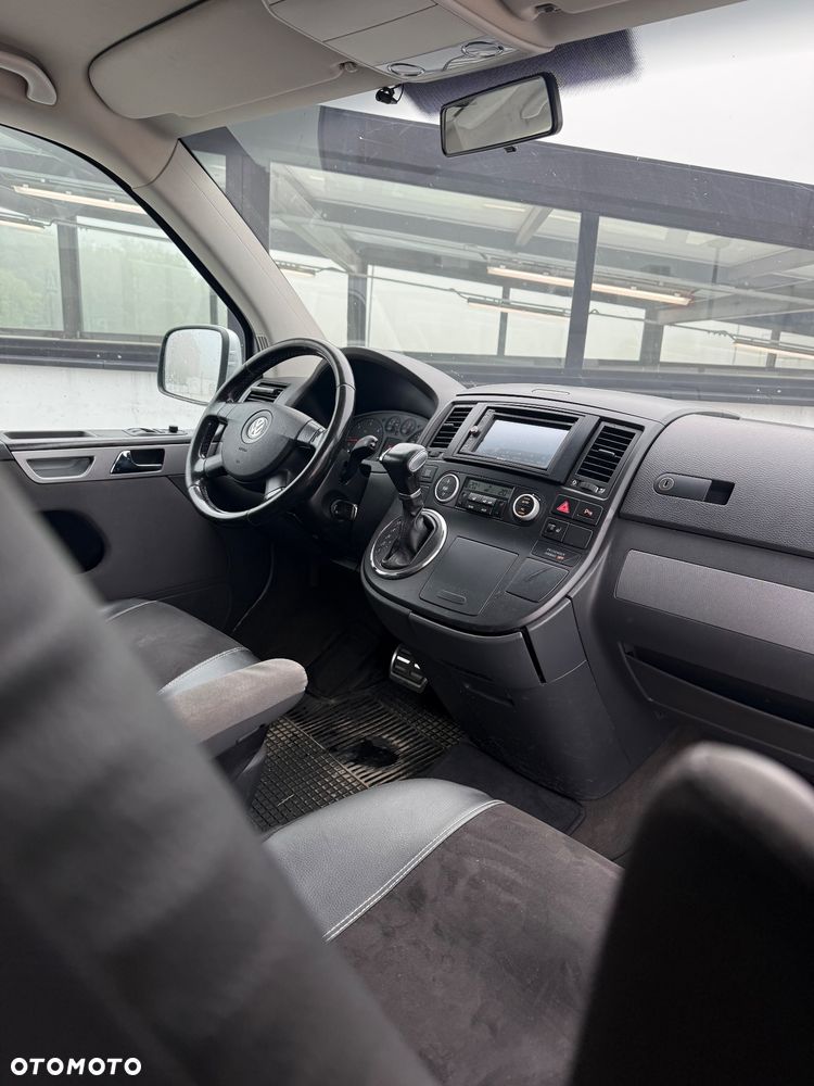 Volkswagen Multivan - 21