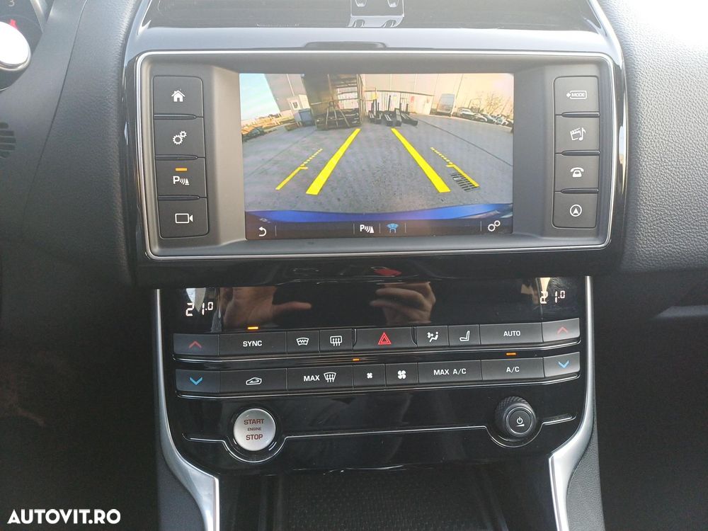 Jaguar XE 2.0 AWD R-Sport - 19