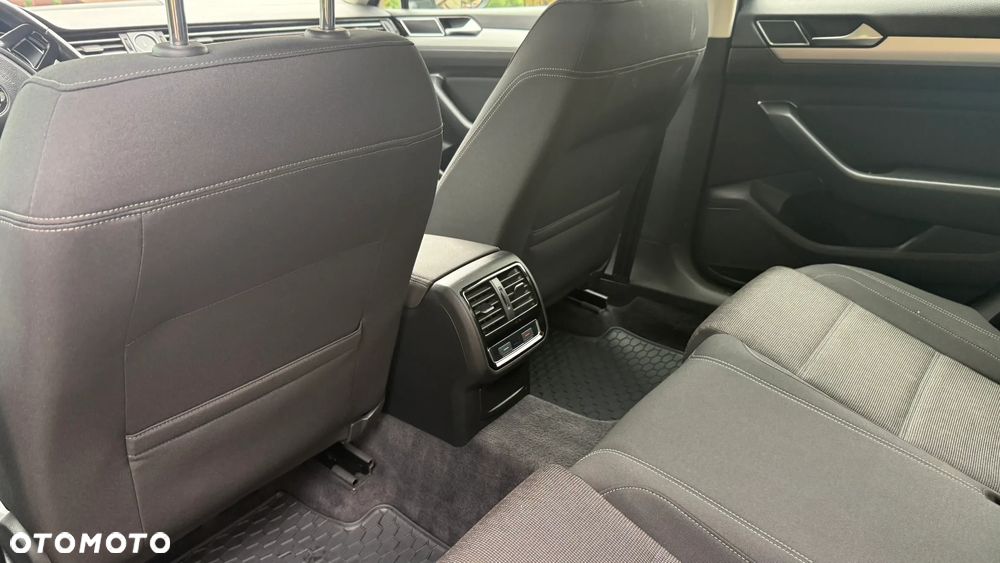 Volkswagen Passat 2.0 TDI SCR Comfortline DSG - 17