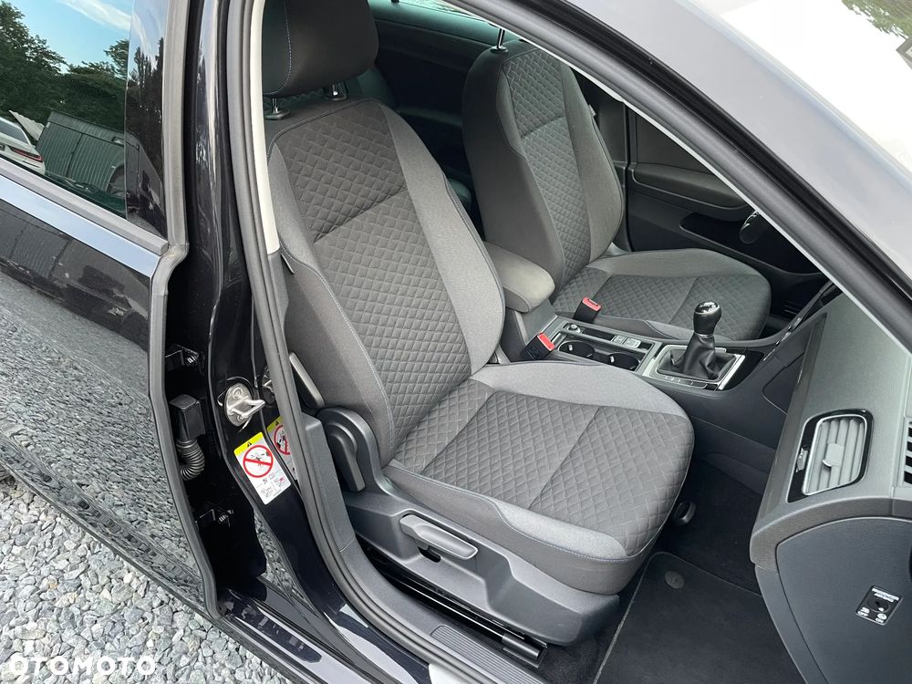 Volkswagen Golf - 22