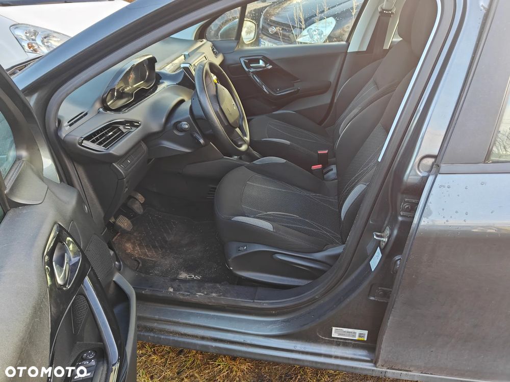 Peugeot 208 82 VTI Style - 12