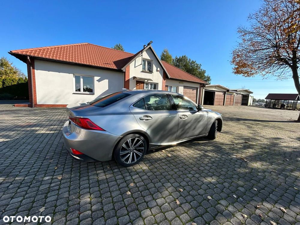 Lexus IS 300h Executive Line - 9