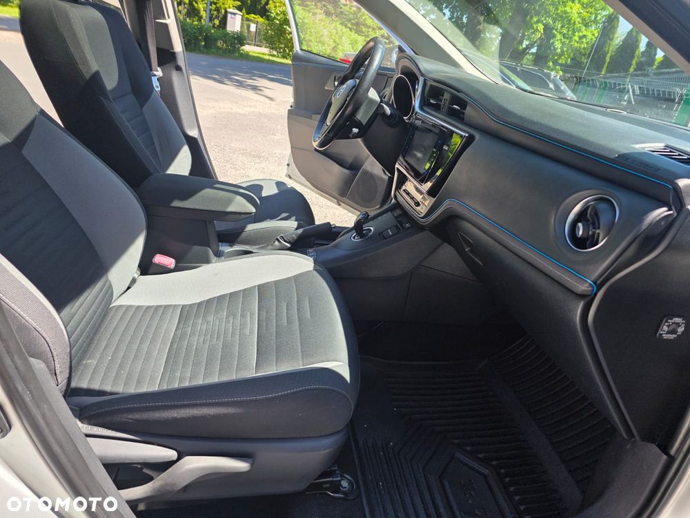 Toyota Auris 1.8 HSD Luna - 22