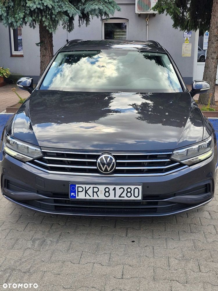 Volkswagen Passat - 1