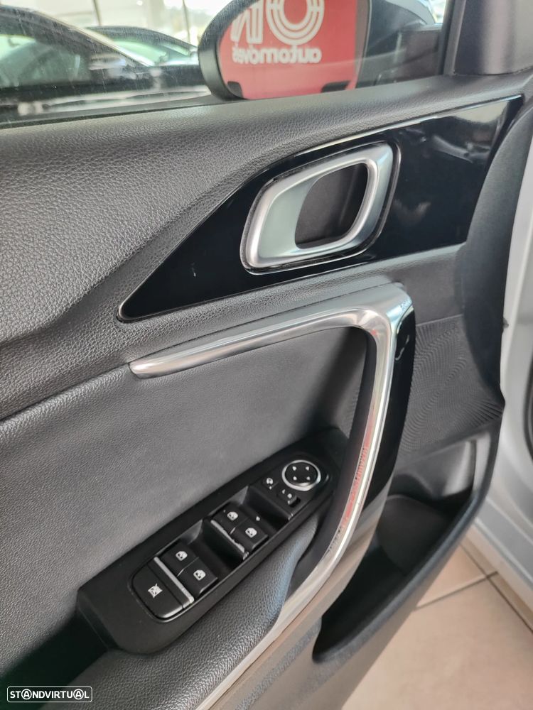 Kia Ceed SW 1.6 CRDi TX+SRF - 22