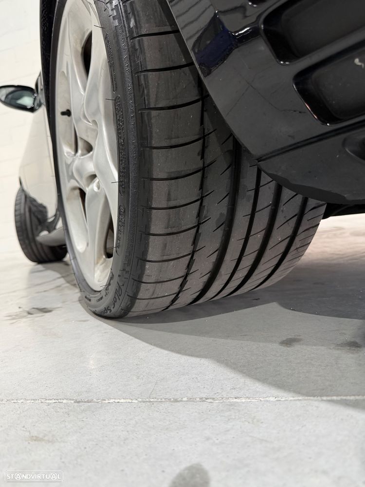 Porsche 911 (996) Carrera 4 S - 32