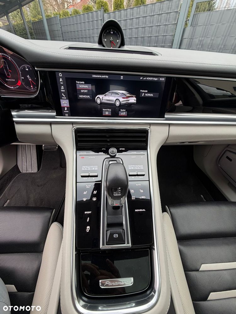 Porsche Panamera 4S - 11