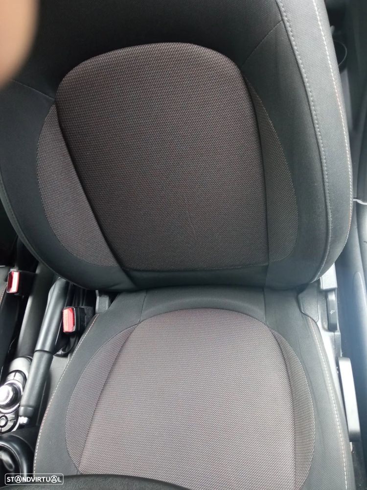 MINI 3 Portas One D - 12