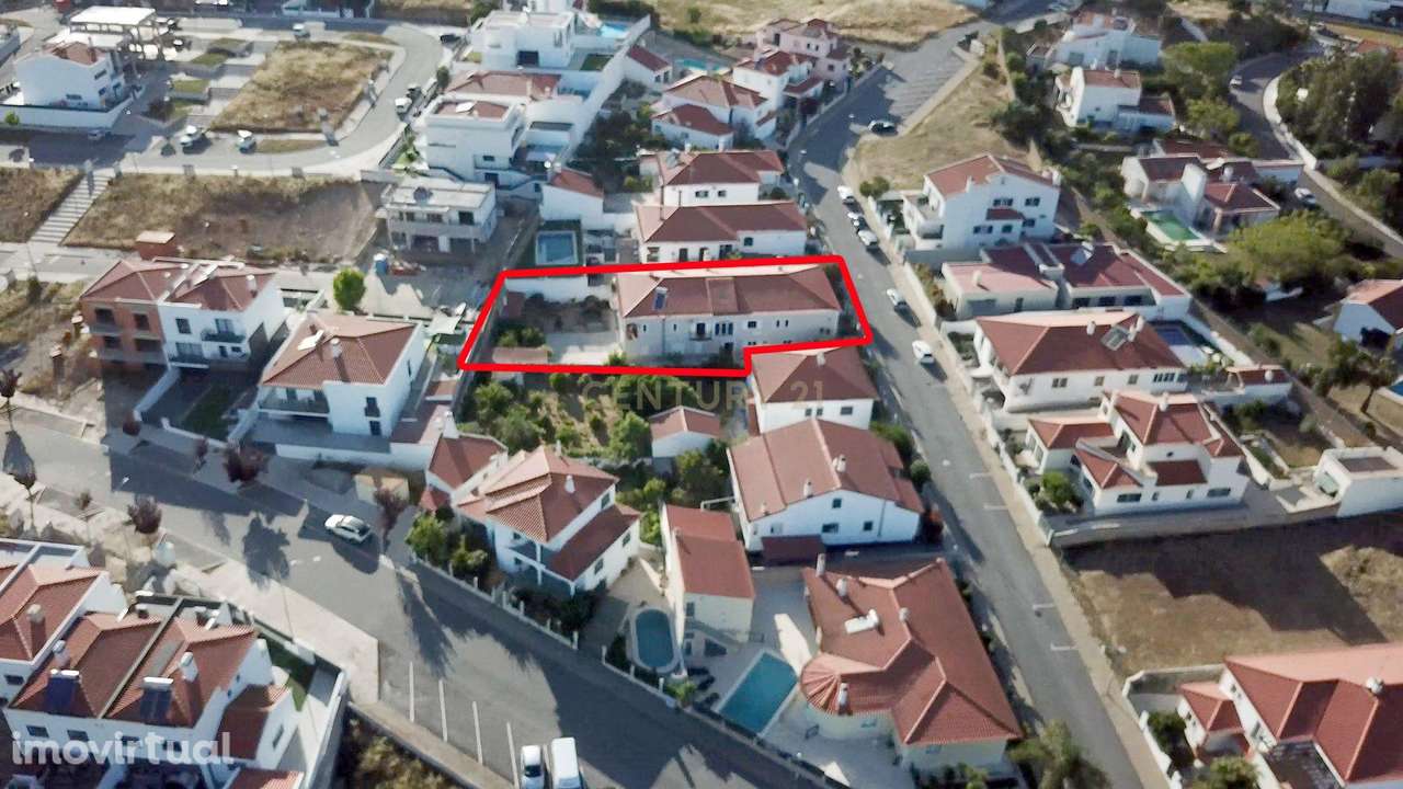 Elegante Moradia que Combina Espaço, Funcionalidade e Qualidade de Vid - Grande imagem: 2/51