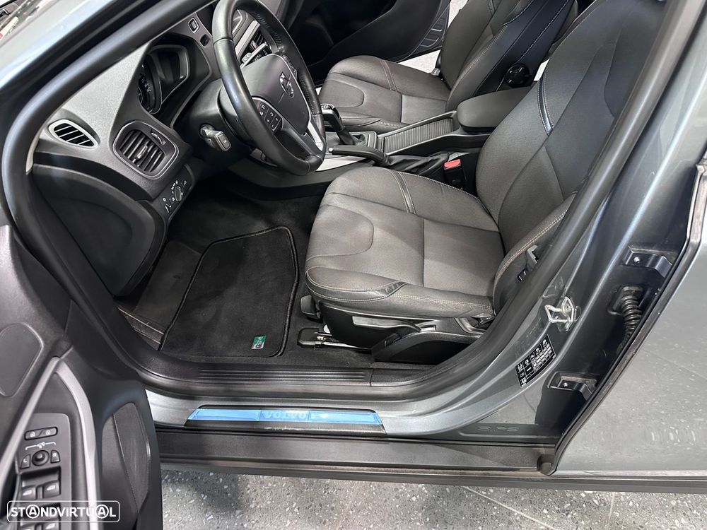 Volvo V40 Cross Country 2.0 D3 Plus - 10