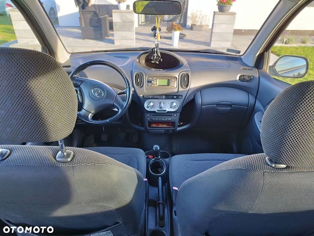 Toyota Yaris Verso 1.3 - 6